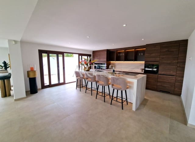 5 bedroom Villa for sale in Altea with pool garage - € 2,250,000 (Ref: 7886321)