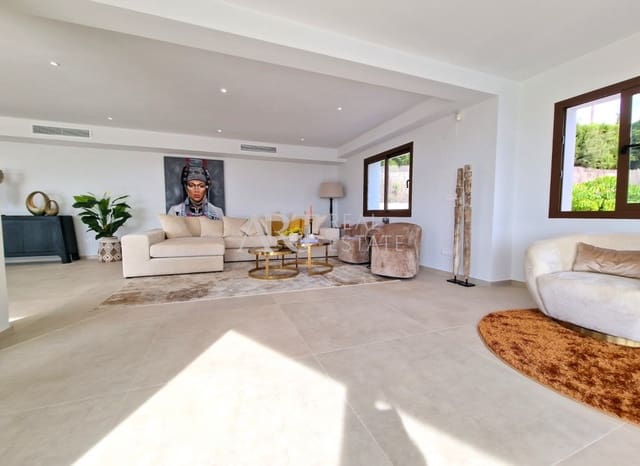 5 bedroom Villa for sale in Altea with pool garage - € 2,250,000 (Ref: 7886321)