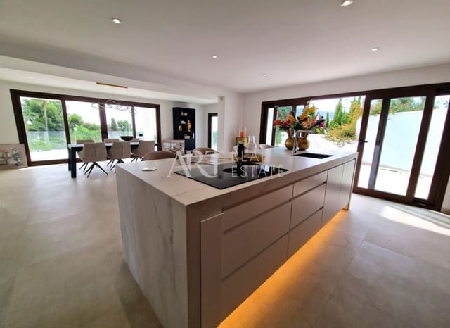5 bedroom Villa for sale in Altea with pool garage - € 2,250,000 (Ref: 7886321)