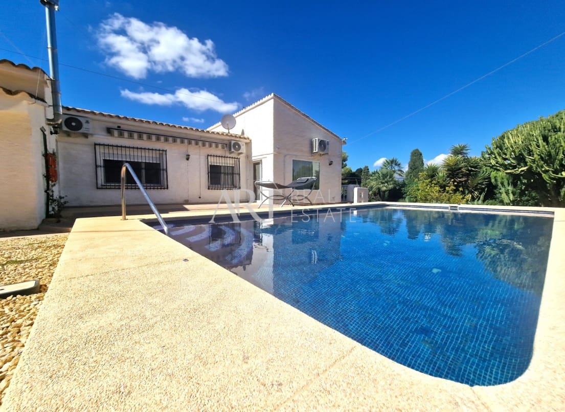 3 bedroom Villa for sale in Albir with pool garage - € 650,000 (Ref: 7886323)