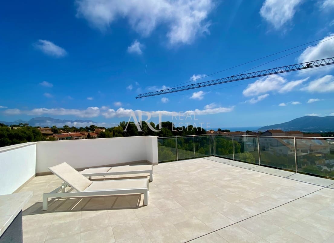 3 bedroom Villa for sale in La Nucia with pool - € 510,000 (Ref: 7933125)