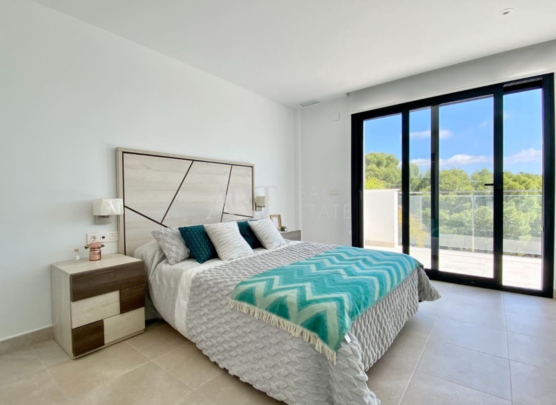 3 bedroom Villa for sale in La Nucia with pool - € 510,000 (Ref: 7933125)