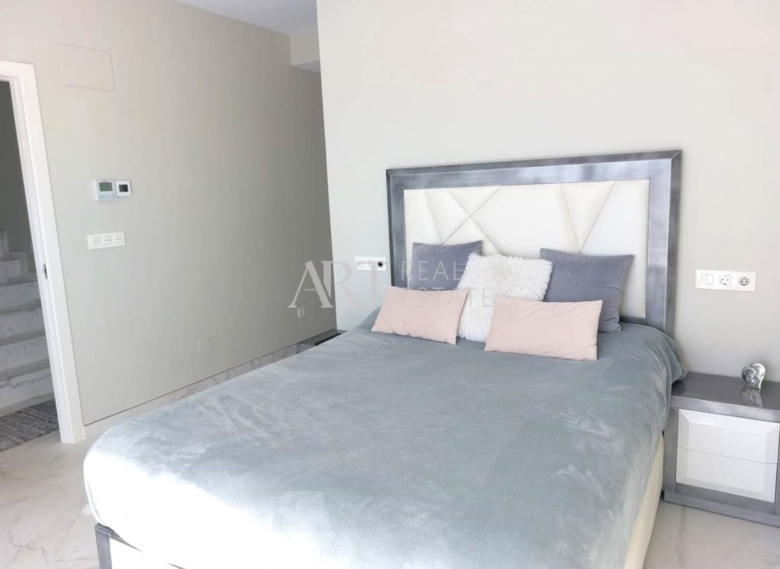 3 soveværelse Villa til salg i Cala de Finestrat med swimmingpool - € 695.000 (Ref: 7945529)