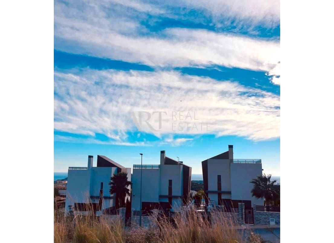 3 soveværelse Villa til salg i Cala de Finestrat med swimmingpool - € 695.000 (Ref: 7945529)