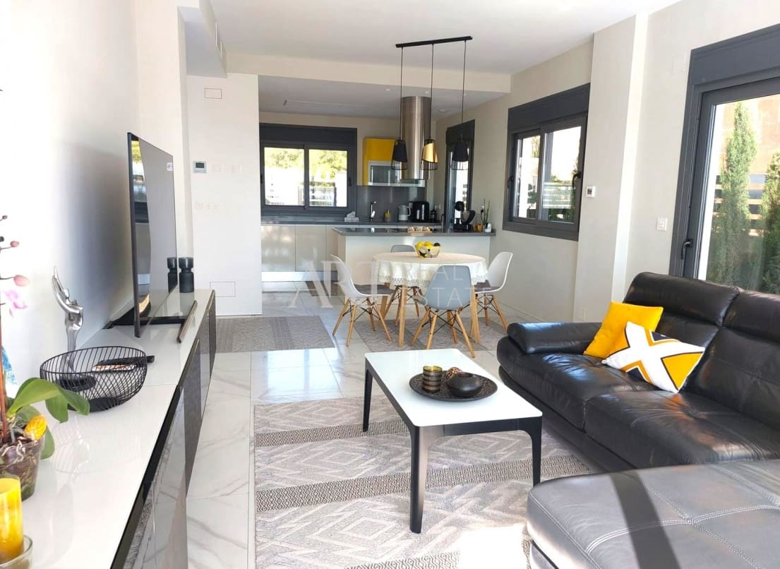 3 soveværelse Villa til salg i Cala de Finestrat med swimmingpool - € 695.000 (Ref: 7945529)