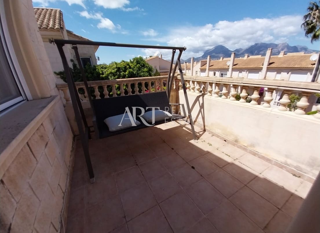 4 sovrum Semi-fristående Villa till salu i Albir med pool garage - 450 000 € (Ref: 8215598)