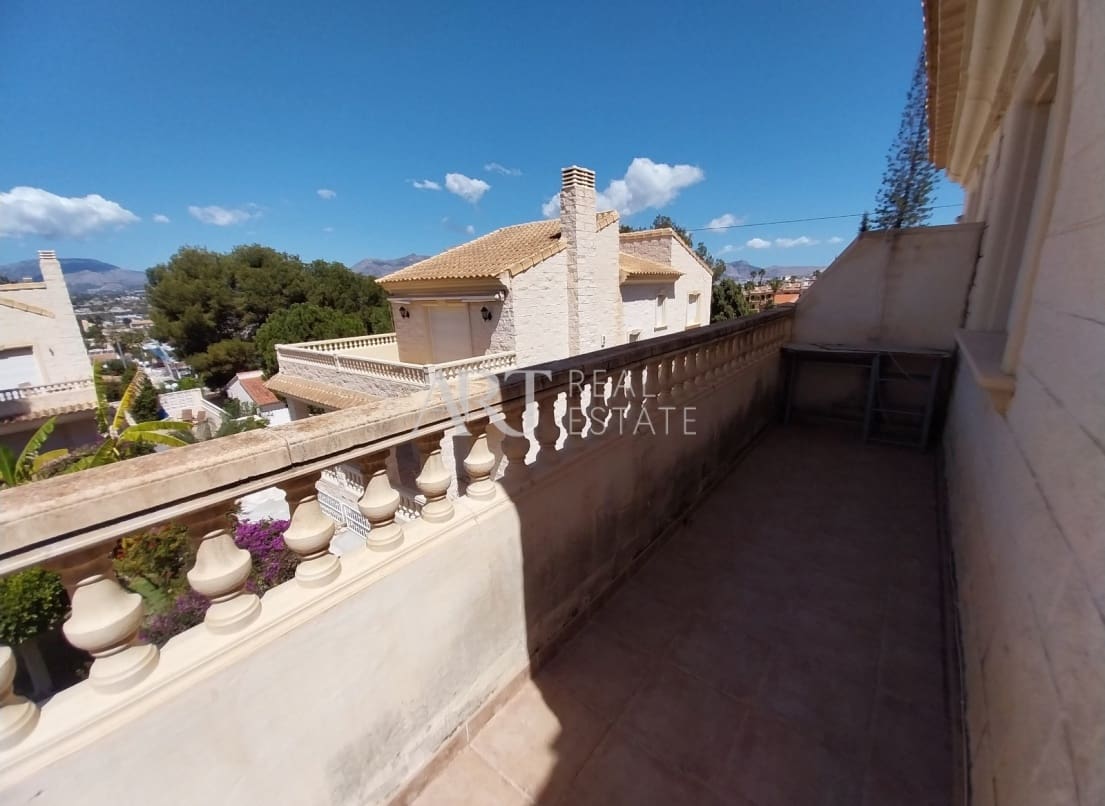 4 sovrum Semi-fristående Villa till salu i Albir med pool garage - 450 000 € (Ref: 8215598)