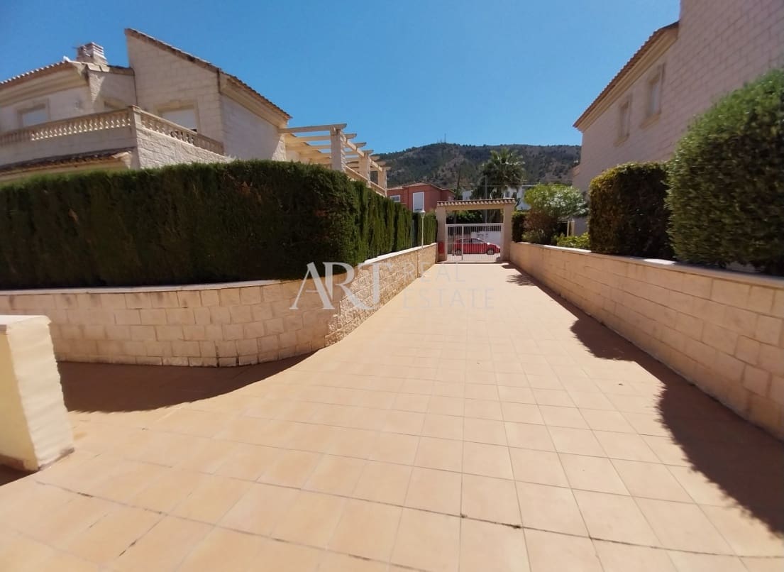 4 sovrum Semi-fristående Villa till salu i Albir med pool garage - 450 000 € (Ref: 8215598)