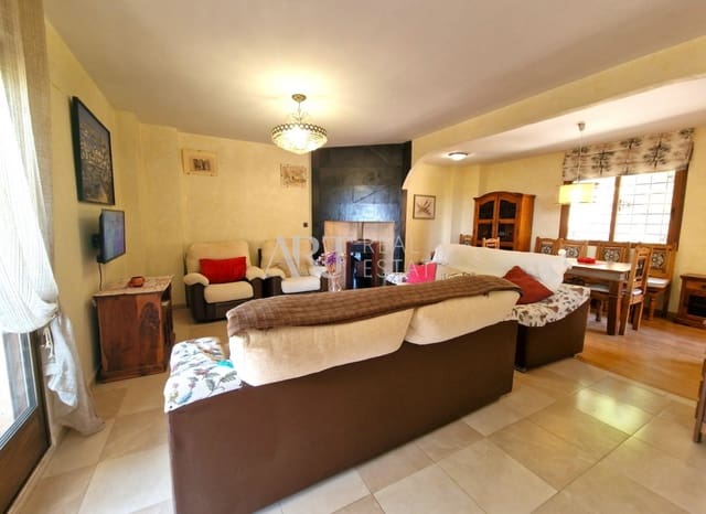 5 bedroom Villa for sale in Alhama Springs, Altea with pool garage - € 655,000 (Ref: 8246995)