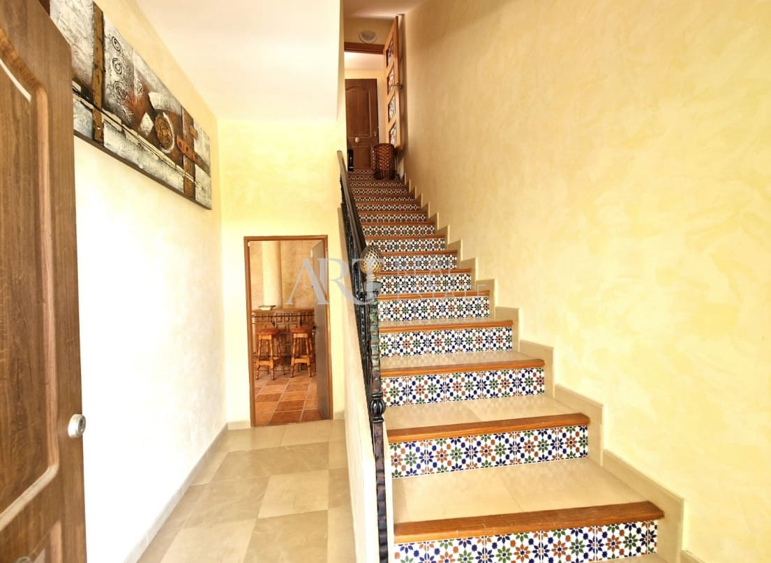 5 slaapkamer Villa te koop in Altea met zwembad garage - € 655.000 (Ref: 8246995)