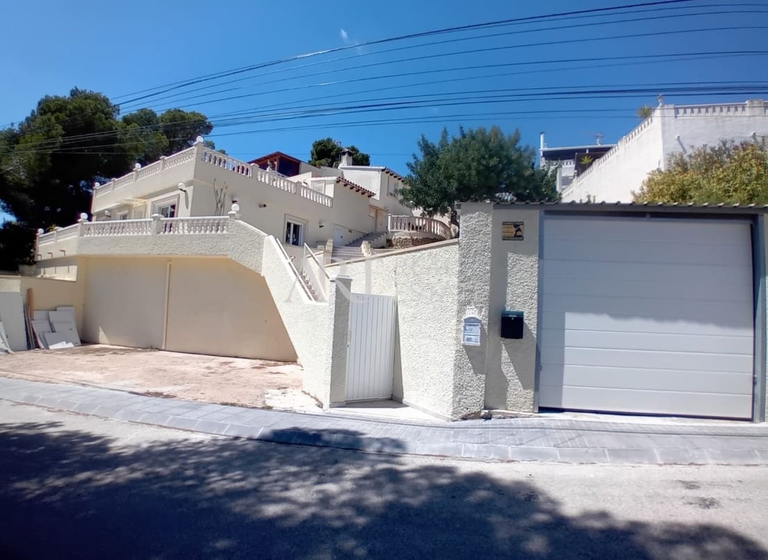 5 quarto Moradia para venda em La Nucia com garagem - 775 000 € (Ref: 8255488)