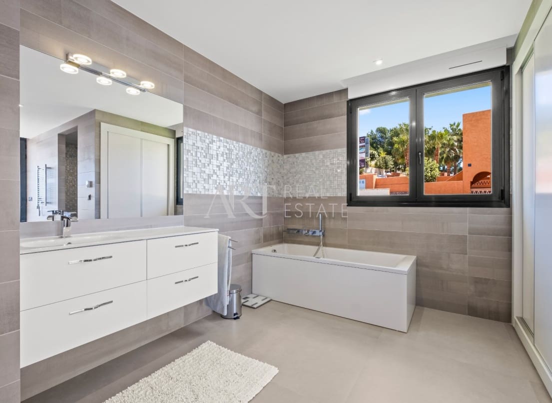 5 slaapkamer Villa te koop in Altea met zwembad garage - € 3.500.000 (Ref: 8278441)