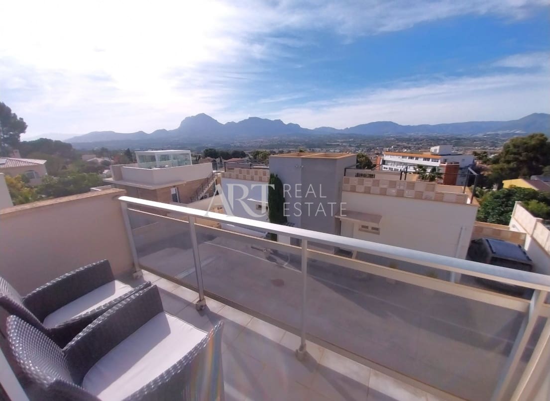 4 soveværelse Semi-Rækkehus til salg i Albir med swimmingpool garage - € 460.000 (Ref: 8304680)