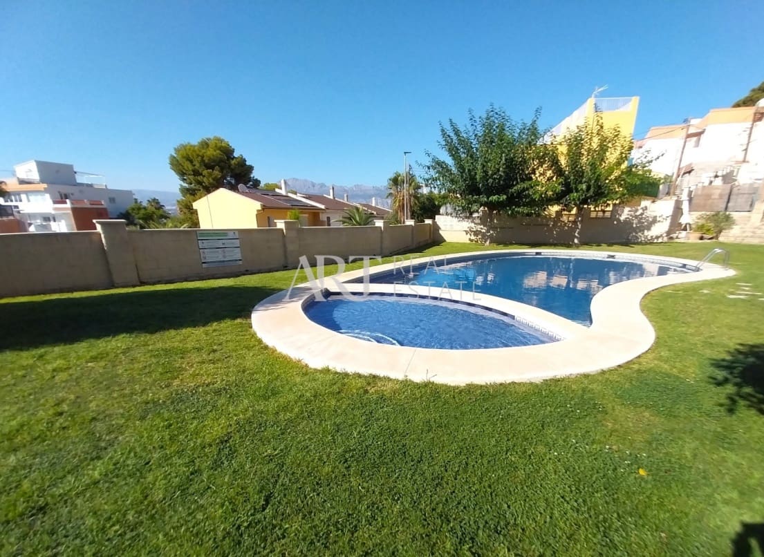 4 soveværelse Semi-Rækkehus til salg i Albir med swimmingpool garage - € 460.000 (Ref: 8304680)