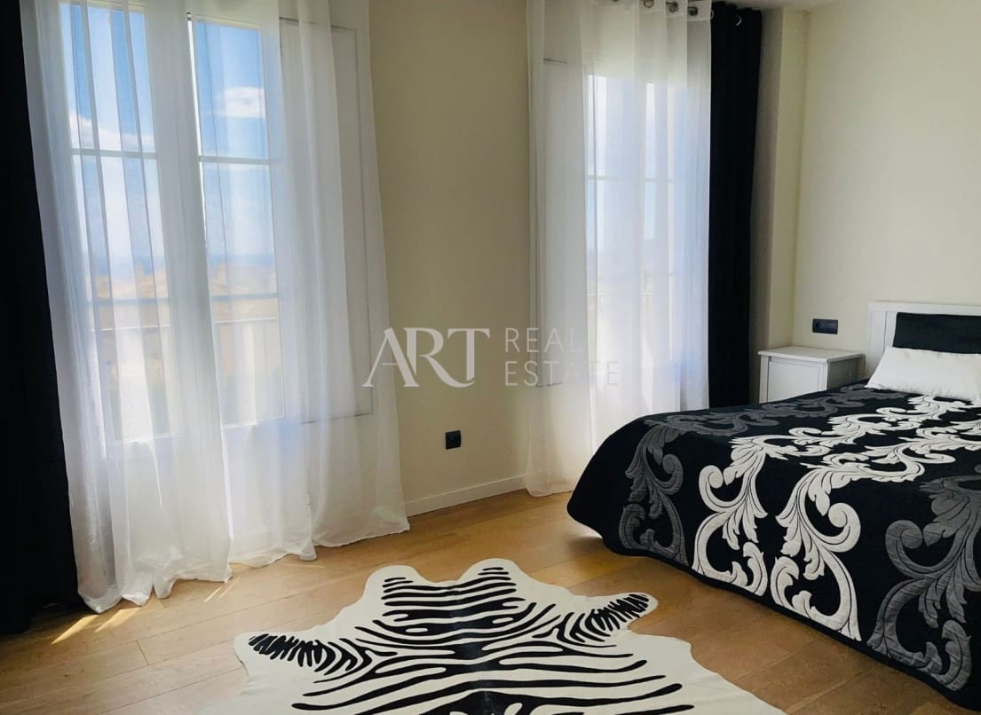 4 bedroom Villa for sale in Finestrat with pool - € 810,000 (Ref: 8369899)