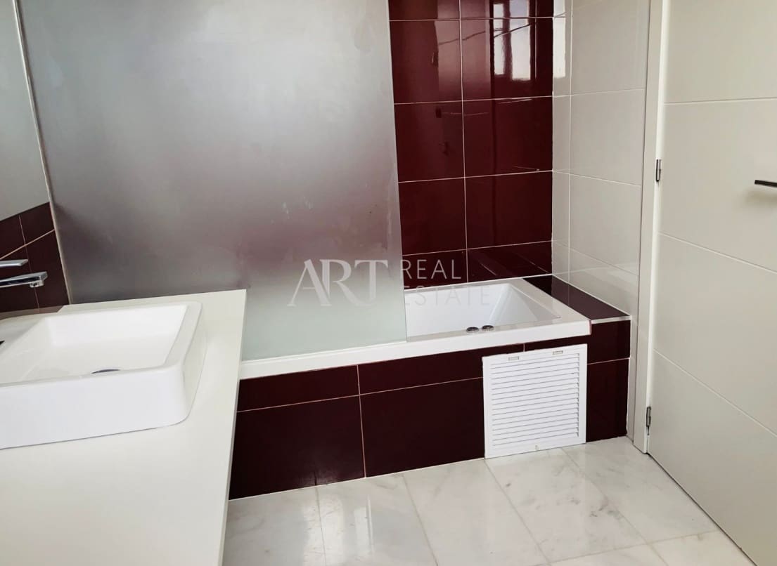 4 bedroom Villa for sale in Finestrat with pool - € 810,000 (Ref: 8369899)