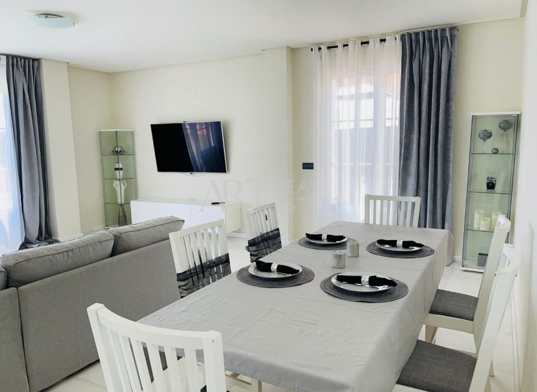 4 bedroom Villa for sale in Finestrat with pool - € 810,000 (Ref: 8369899)