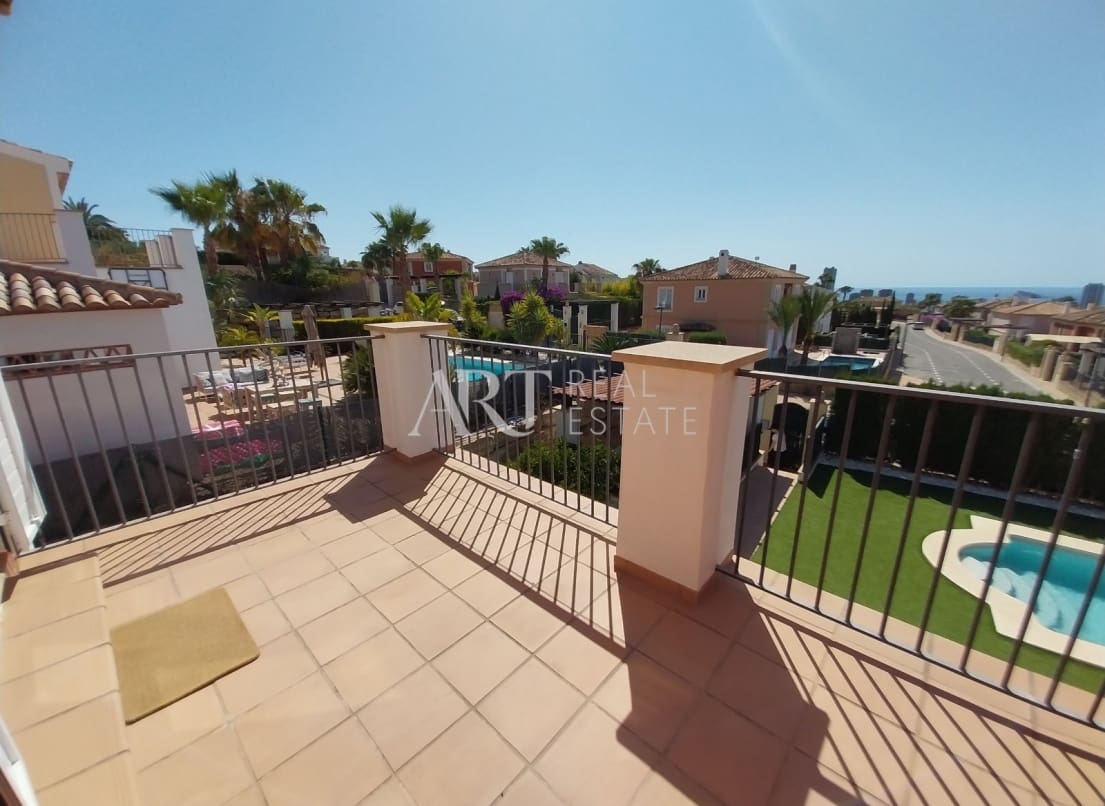 4 bedroom Villa for sale in Finestrat with pool - € 810,000 (Ref: 8369899)