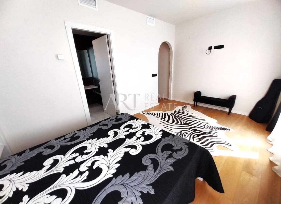 4 bedroom Villa for sale in Finestrat with pool - € 810,000 (Ref: 8369899)