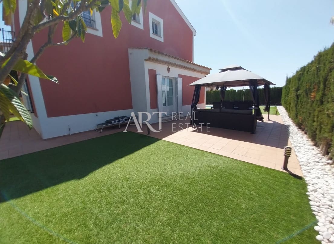 4 bedroom Villa for sale in Finestrat with pool - € 810,000 (Ref: 8369899)