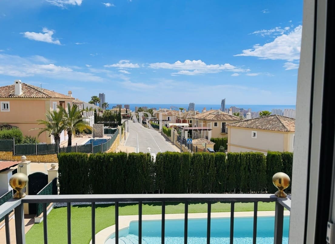 4 bedroom Villa for sale in Finestrat with pool - € 810,000 (Ref: 8369899)