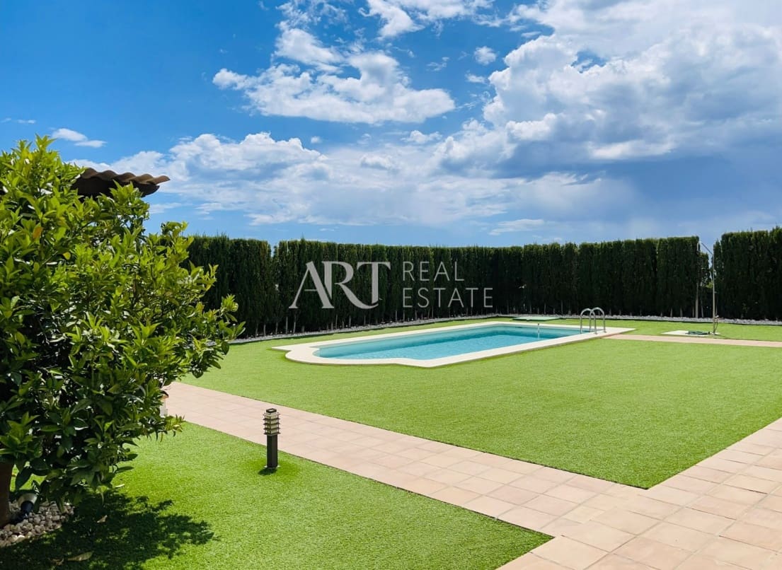 4 bedroom Villa for sale in Finestrat with pool - € 810,000 (Ref: 8369899)