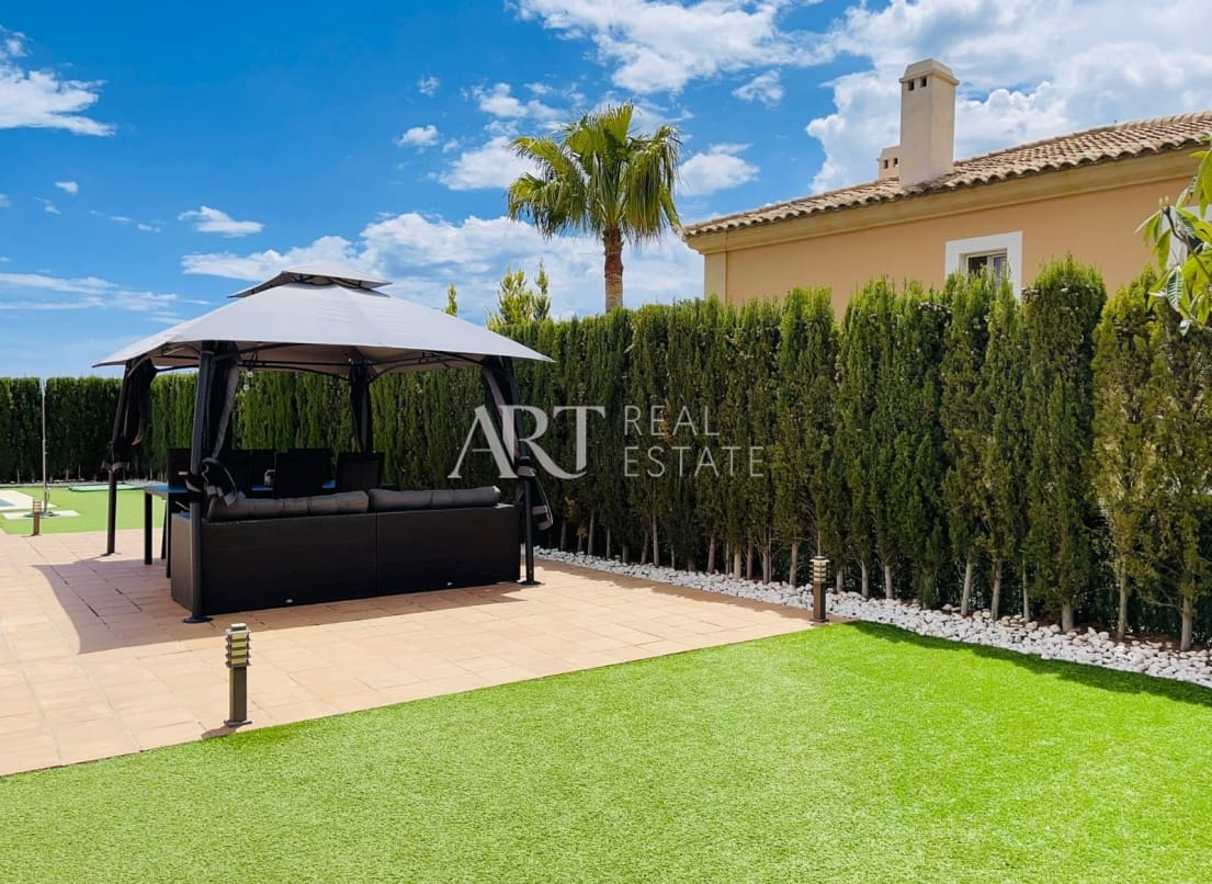 4 bedroom Villa for sale in Finestrat with pool - € 810,000 (Ref: 8369899)