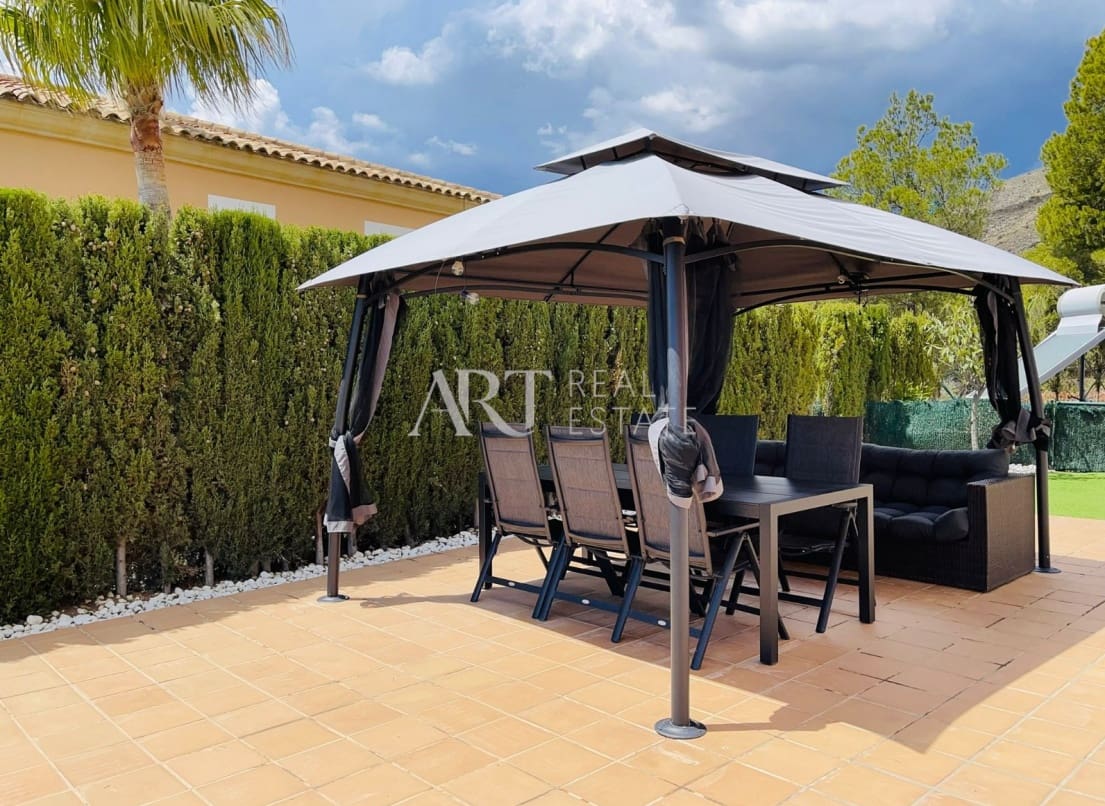 4 bedroom Villa for sale in Finestrat with pool - € 810,000 (Ref: 8369899)