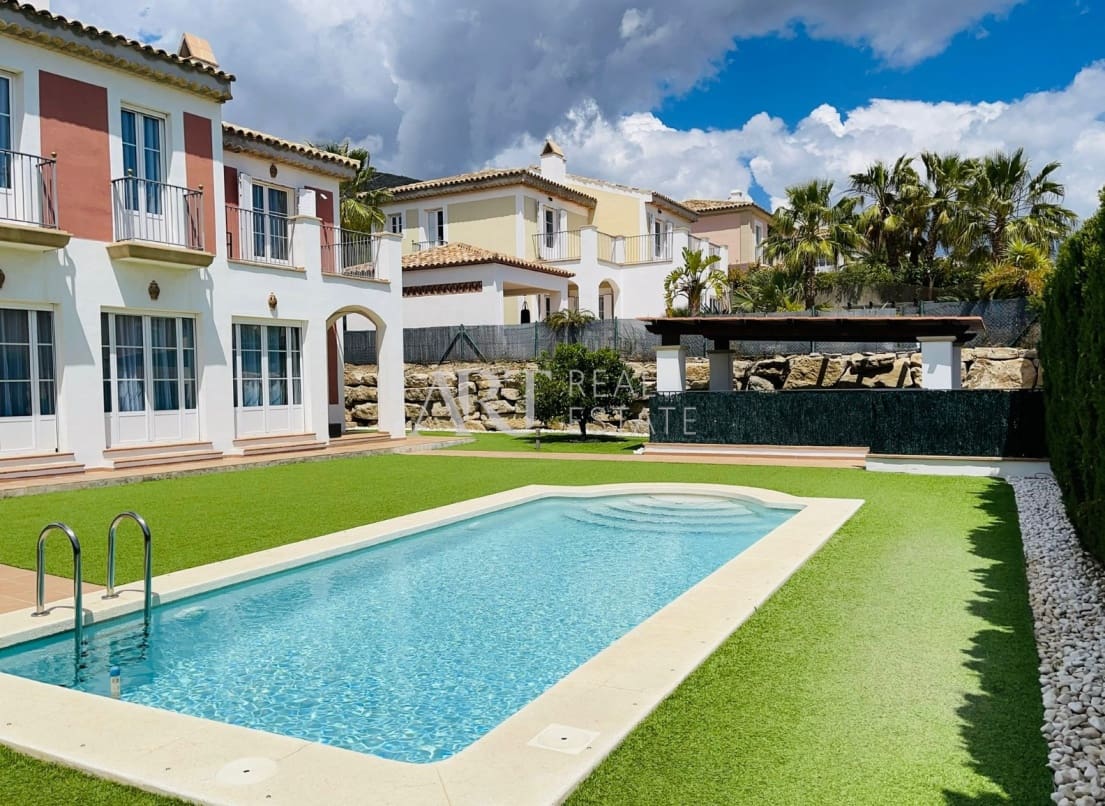 4 bedroom Villa for sale in Finestrat with pool - € 810,000 (Ref: 8369899)