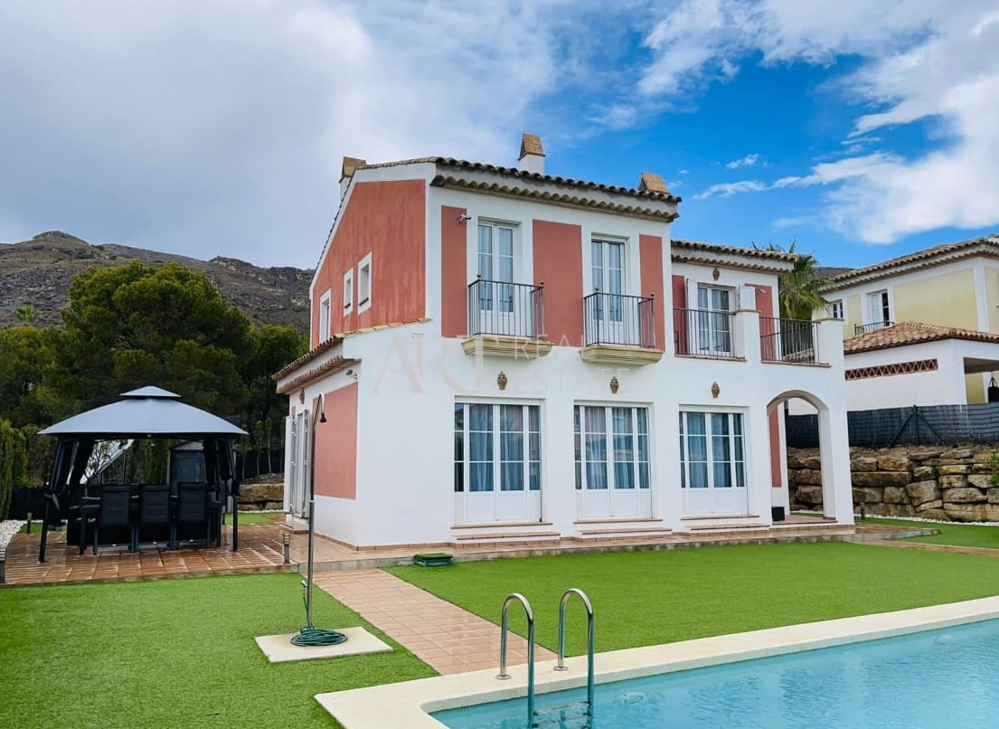 4 bedroom Villa for sale in Finestrat with pool - € 810,000 (Ref: 8369899)