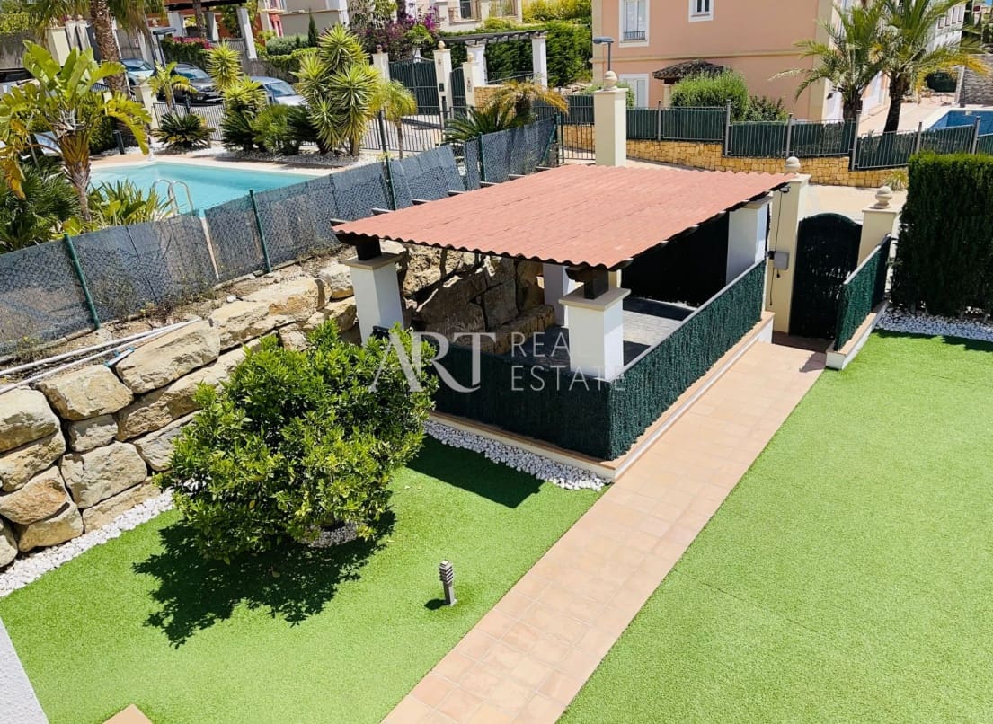 4 bedroom Villa for sale in Finestrat with pool - € 810,000 (Ref: 8369899)