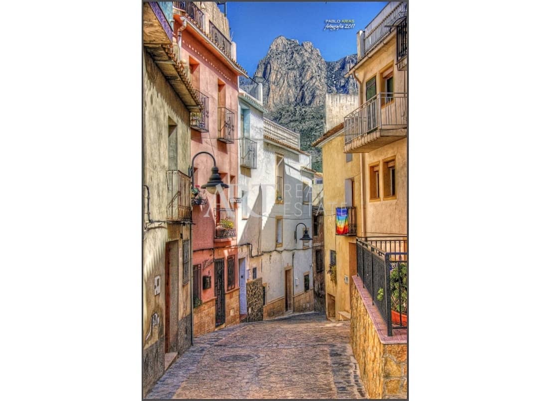 4 bedroom Villa for sale in Finestrat with pool - € 810,000 (Ref: 8369899)