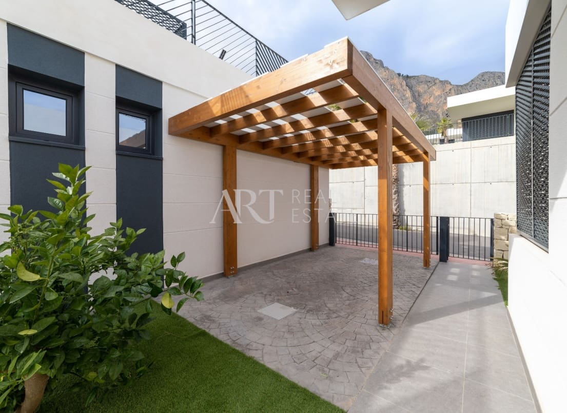 3 bedroom Villa for sale in Polop with pool - € 470,000 (Ref: 8420300)