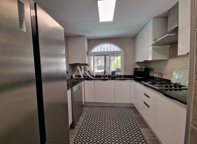 4 bedroom Villa for sale in Albir, Alfaz del Pi / L'Alfàs del Pi with pool - € 649,000 (Ref: 8433576)