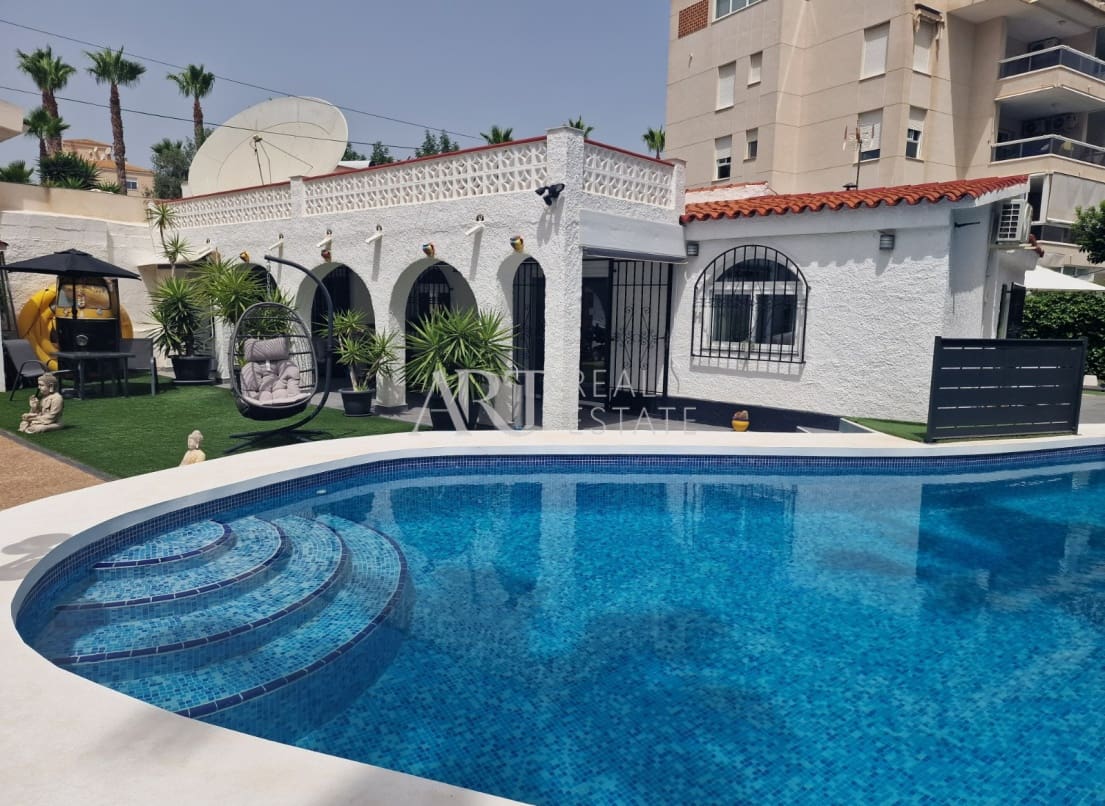 4 slaapkamer Villa te koop in Albir met zwembad - € 649.000 (Ref: 8433576)