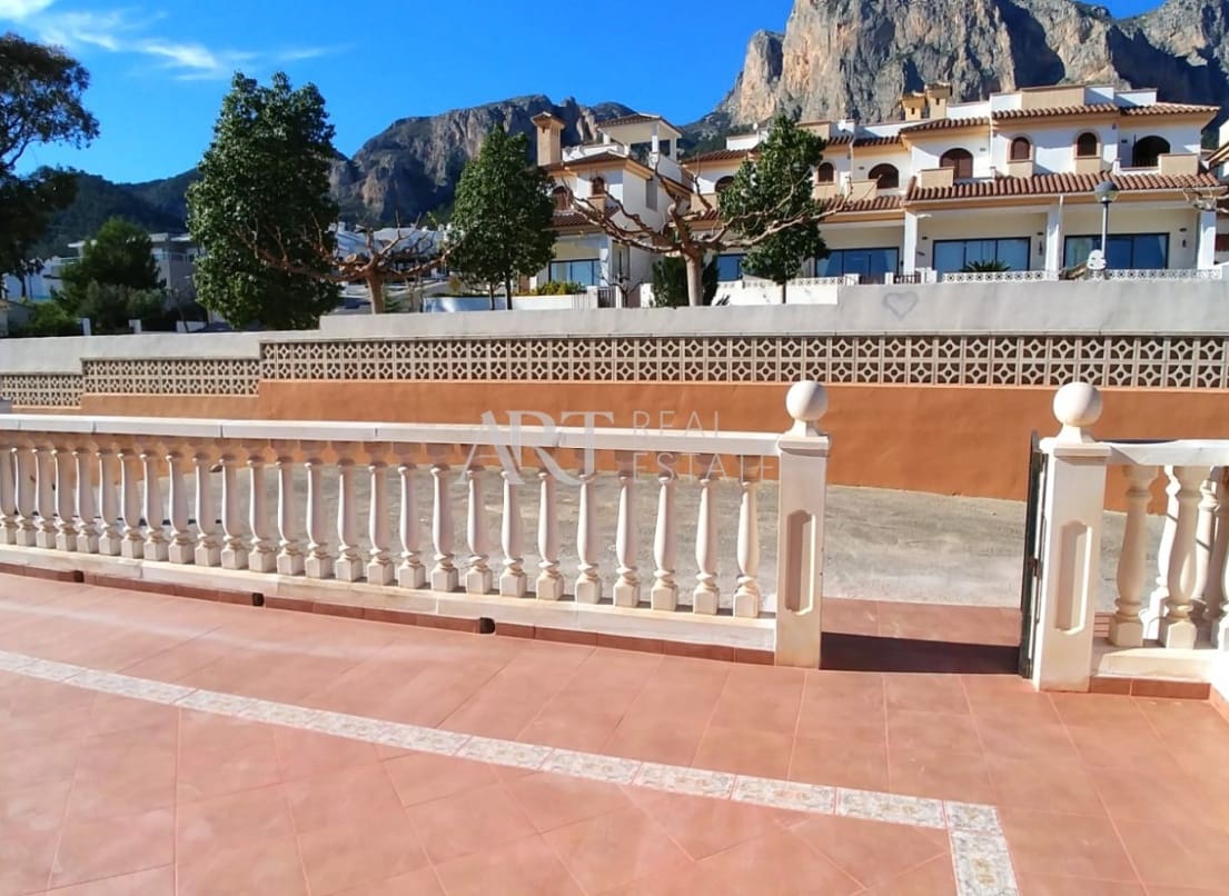 5 quarto Moradia para venda em Polop com piscina garagem - 639 000 € (Ref: 8469145)