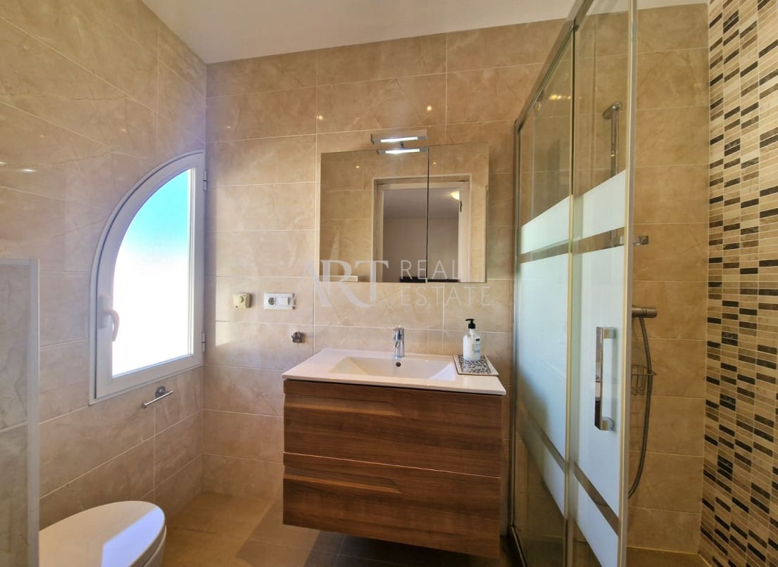 9 bedroom Villa for sale in Albir with pool garage - € 750,000 (Ref: 8591866)