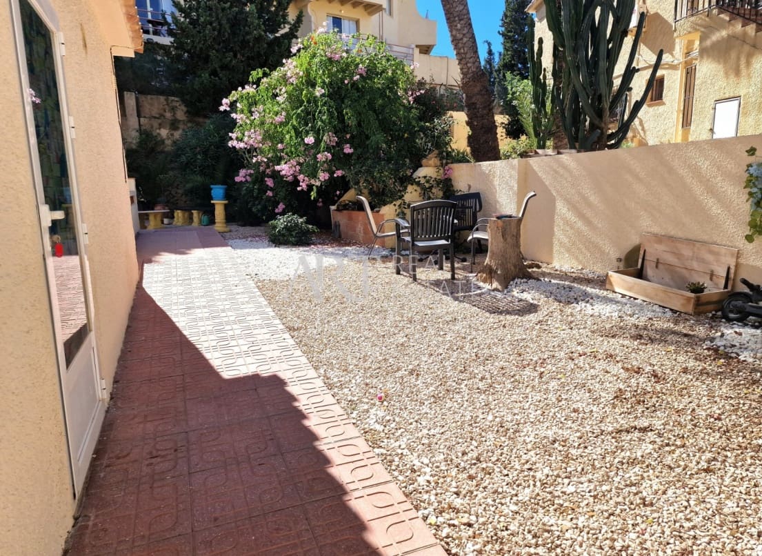 9 bedroom Villa for sale in Albir with pool garage - € 750,000 (Ref: 8591866)