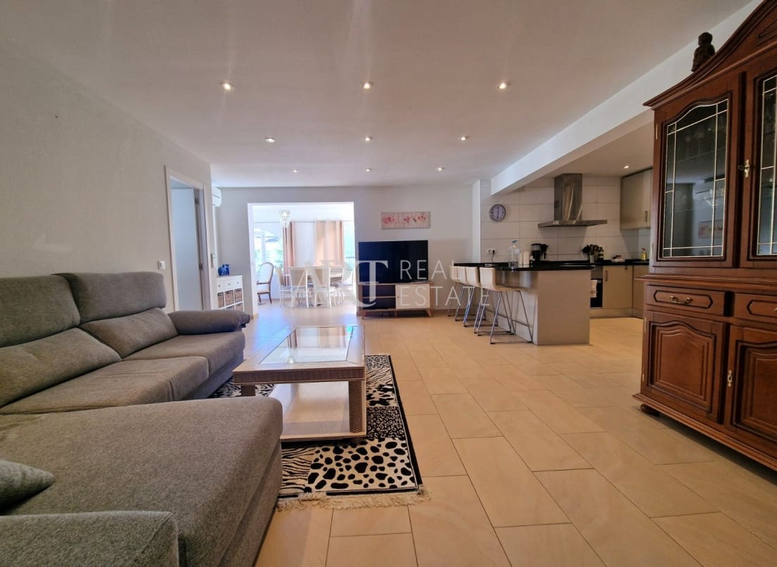 9 bedroom Villa for sale in Albir with pool garage - € 750,000 (Ref: 8591866)