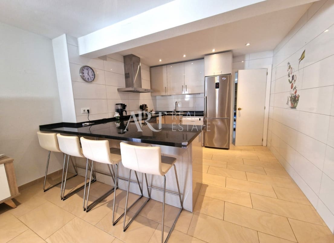 9 bedroom Villa for sale in Albir with pool garage - € 750,000 (Ref: 8591866)