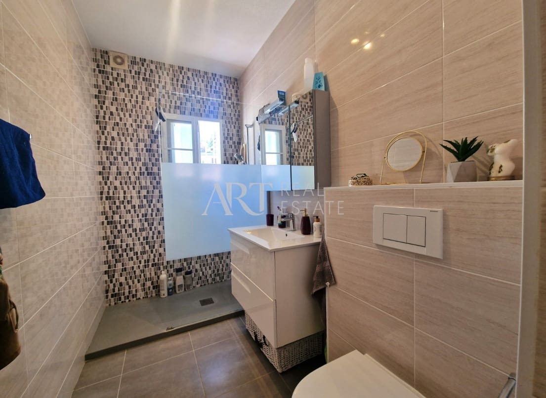 9 bedroom Villa for sale in Albir with pool garage - € 750,000 (Ref: 8591866)