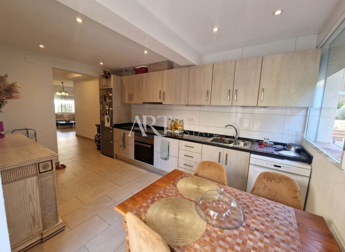 9 bedroom Villa for sale in Albir with pool garage - € 750,000 (Ref: 8591866)