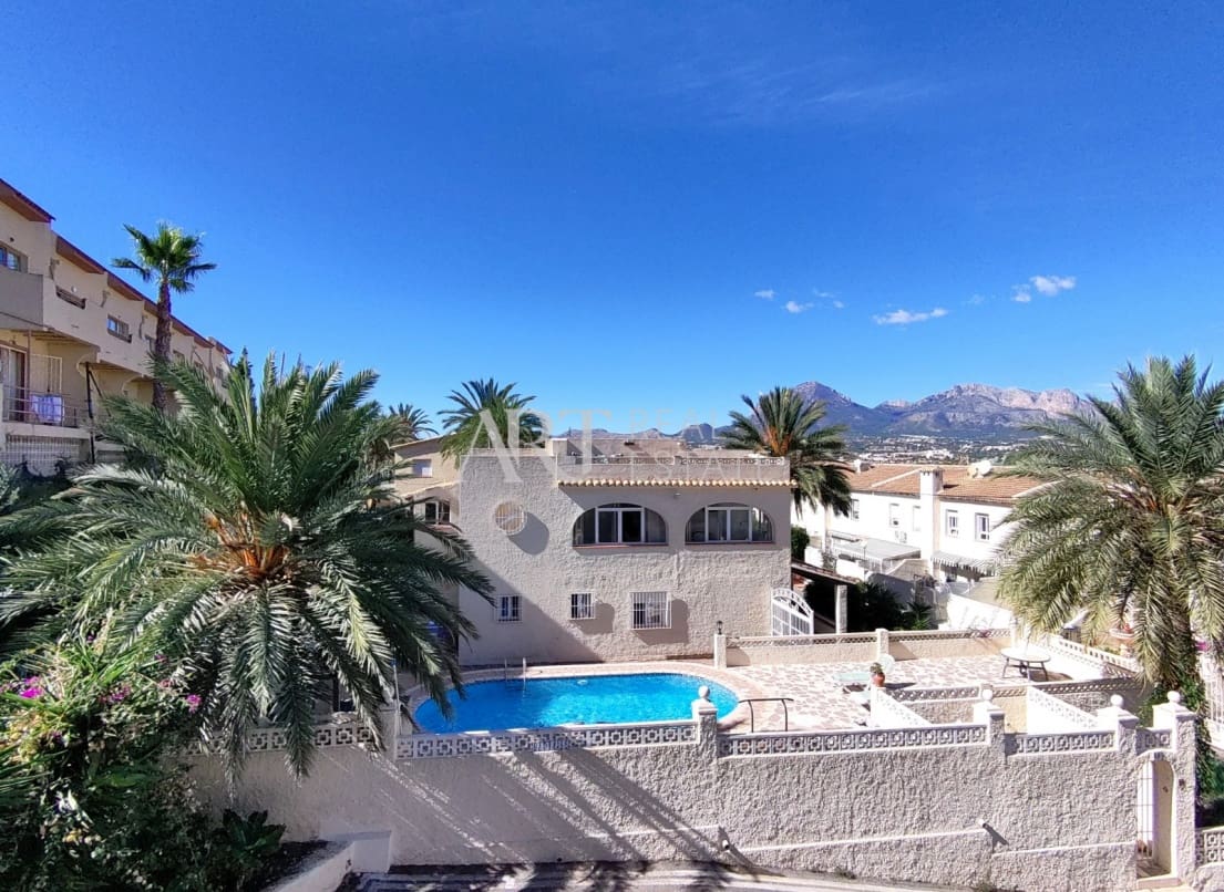 9 bedroom Villa for sale in Albir with pool garage - € 750,000 (Ref: 8591866)