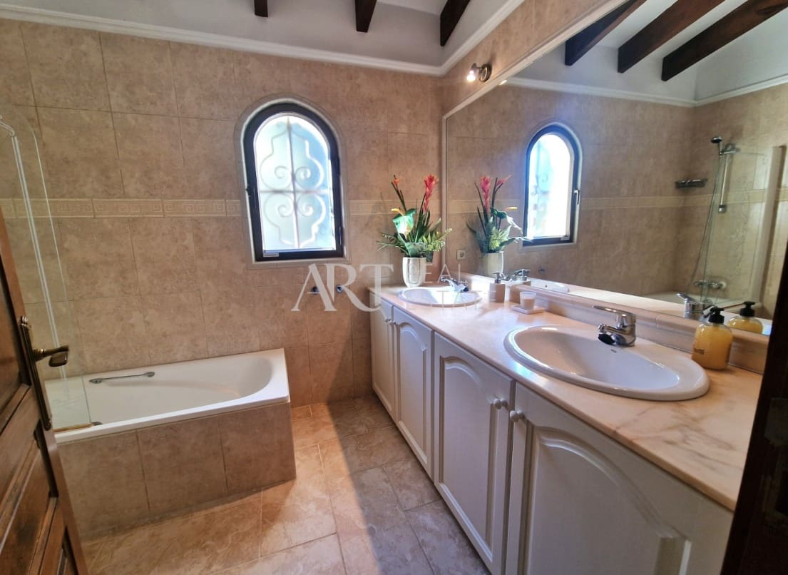 3 bedroom Villa for sale in Altea with pool garage - € 519,000 (Ref: 8685544)