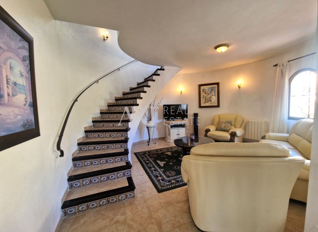 3 bedroom Villa for sale in Altea with pool garage - € 519,000 (Ref: 8685544)