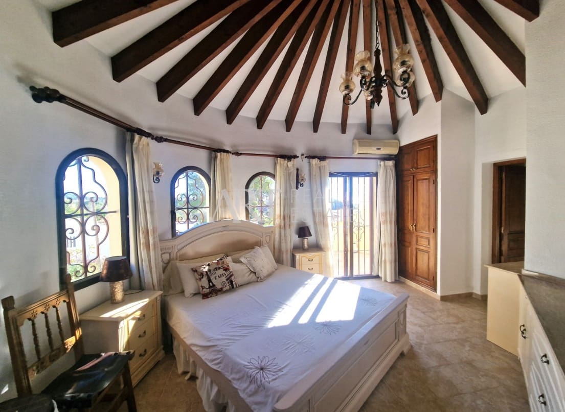 3 bedroom Villa for sale in Altea with pool garage - € 519,000 (Ref: 8685544)