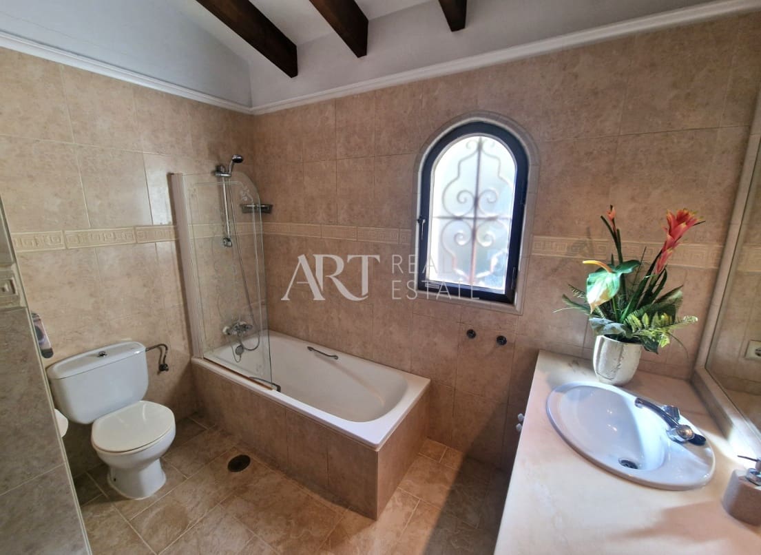 3 bedroom Villa for sale in Altea with pool garage - € 519,000 (Ref: 8685544)