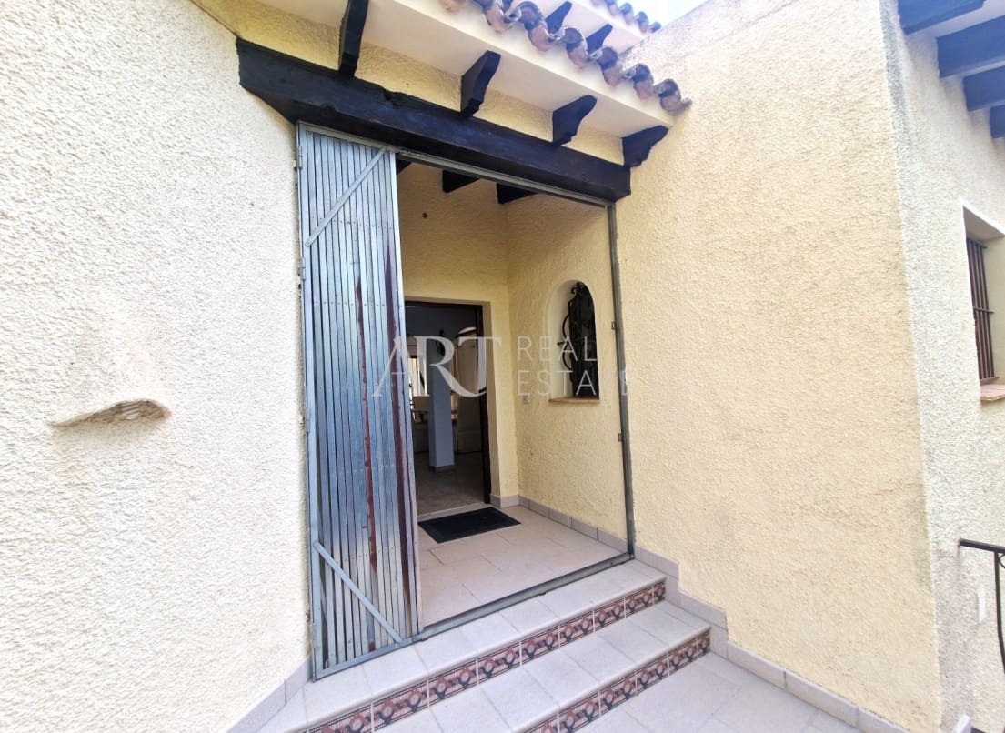 3 bedroom Villa for sale in Altea with pool garage - € 519,000 (Ref: 8685544)