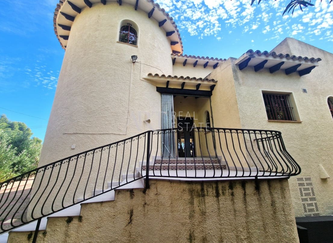 3 bedroom Villa for sale in Altea with pool garage - € 519,000 (Ref: 8685544)