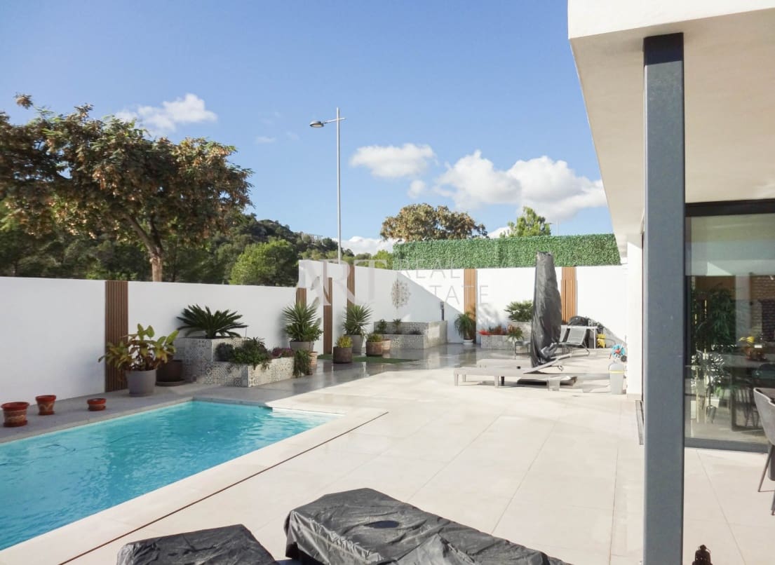 4 soveværelse Villa til salg i Finestrat med swimmingpool - € 795.000 (Ref: 8716880)